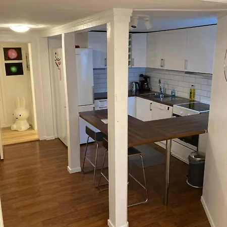 Kjellerleilighet - Naert Haukeland Sykehus. Apartman Bergen